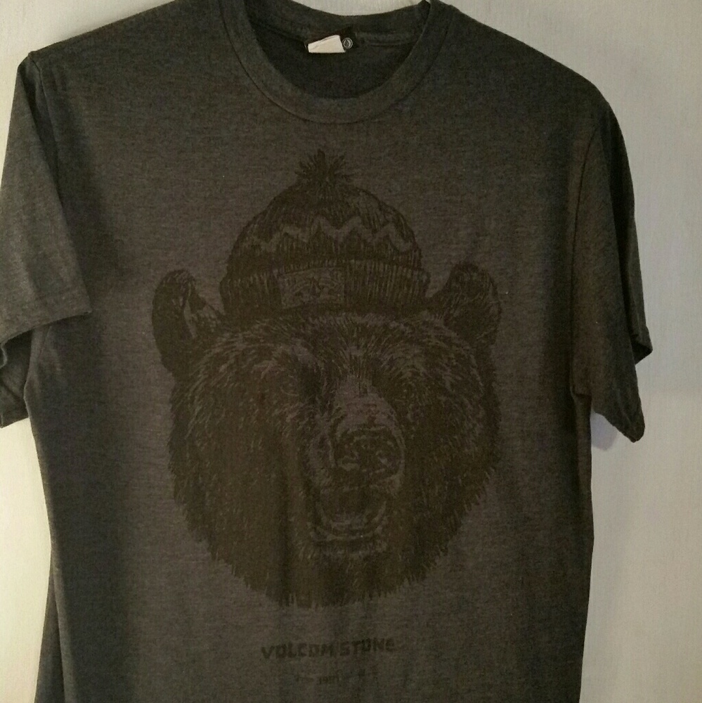Volcom bear tshirt Size M